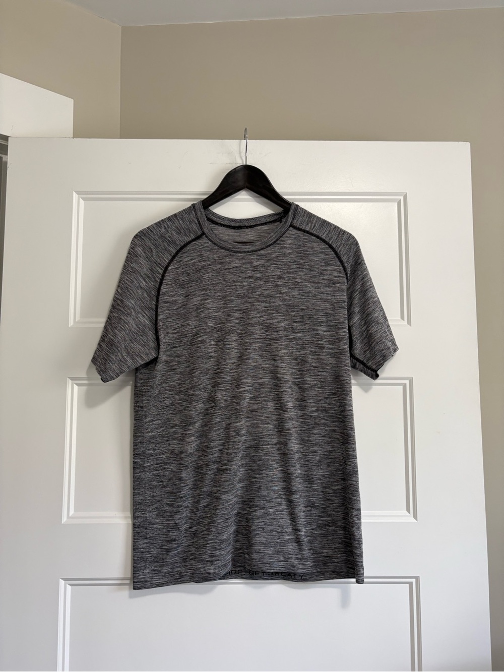 Lululemon metal vent tech short sleeve Shirt Medium